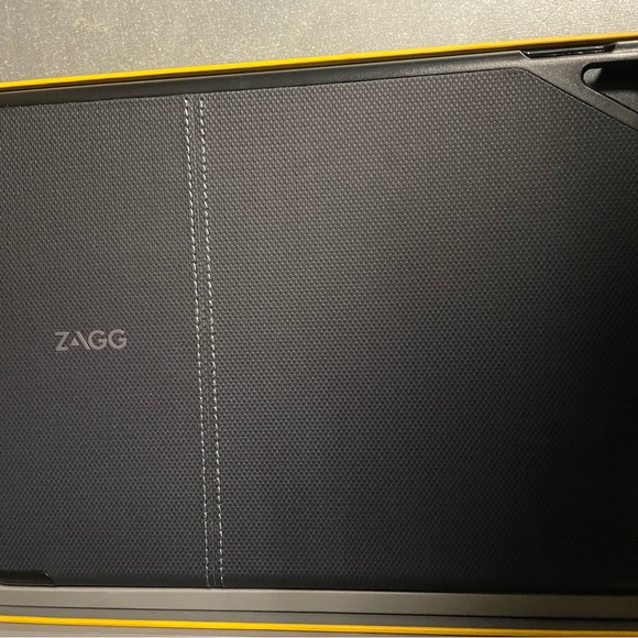 New Zagg Folio Wireless Keyboard & Case - Picture 4 of 9